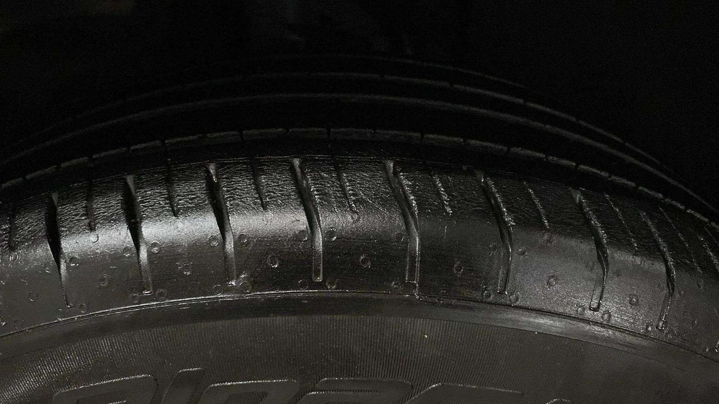 2023 Hyundai VENUE S 1.2, Petrol, Manual, 14,231 km, Right Front Tyre Tread