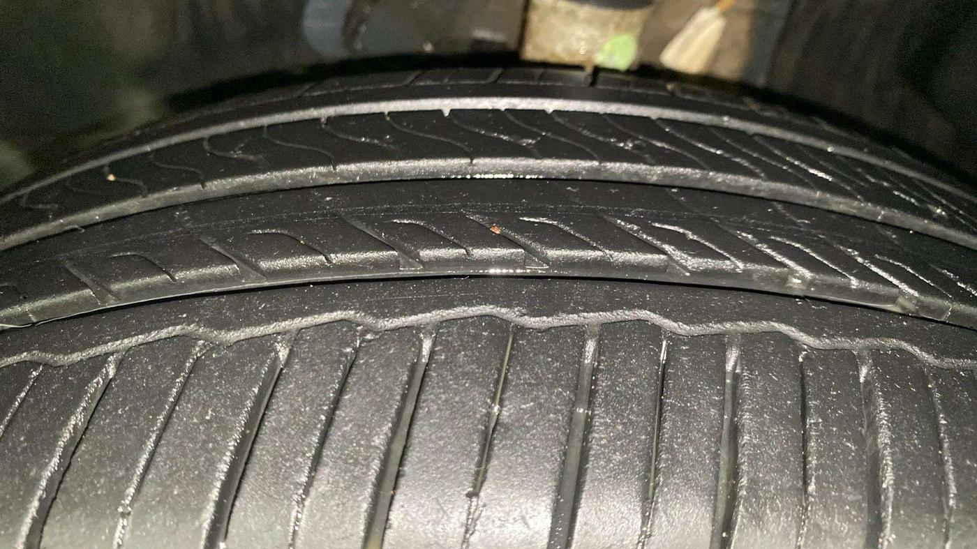 2022 Tata ALTROZ XZA PLUS, Petrol, Automatic, 14,277 km, Left Front Tyre Tread