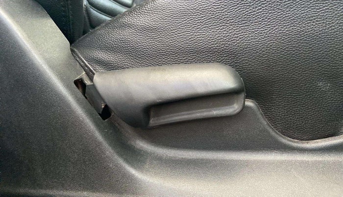 2021 Maruti Vitara Brezza LXI, Petrol, Manual, 32,298 km, Driver Side Adjustment Panel