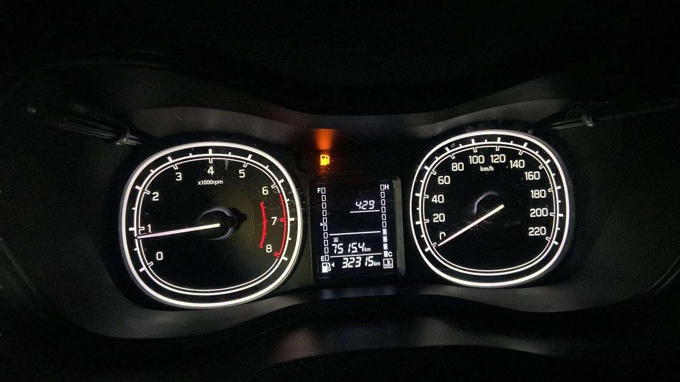 2021 Maruti Vitara Brezza LXI, Petrol, Manual, 32,345 km, Odometer Image