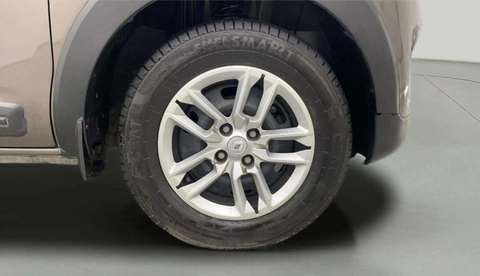 2022 Renault TRIBER RXT, Petrol, Manual, 15,249 km, Right Front Wheel
