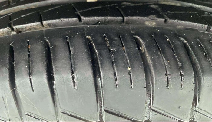 2022 Renault TRIBER RXT, Petrol, Manual, 15,249 km, Right Front Tyre Tread