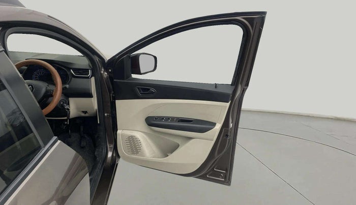 2022 Renault TRIBER RXT, Petrol, Manual, 15,249 km, RHS Front Door