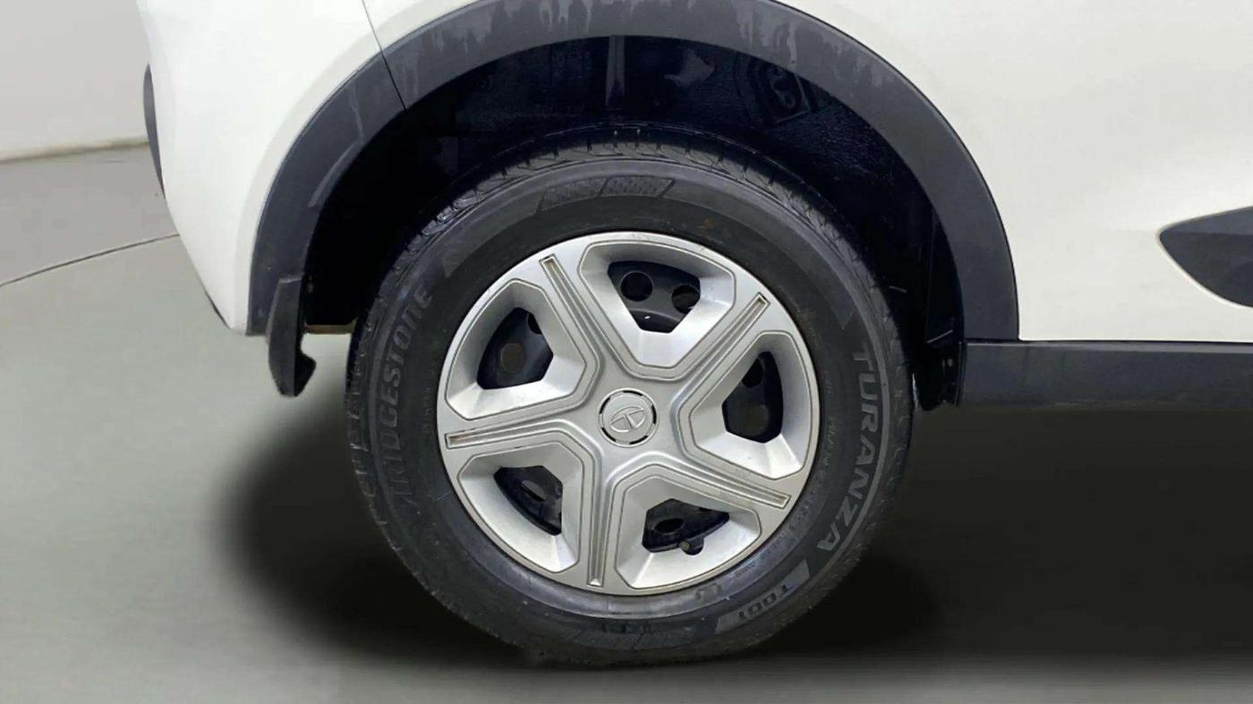 2019 Tata NEXON XMA PETROL, Petrol, Automatic, 31,625 km, Right Rear Wheel