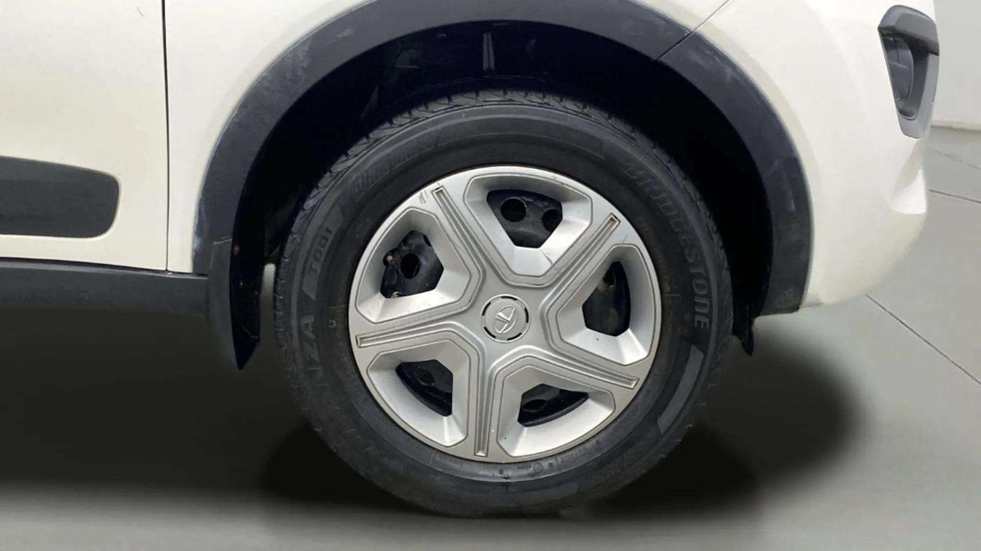2019 Tata NEXON XMA PETROL, Petrol, Automatic, 31,625 km, Right Front Wheel