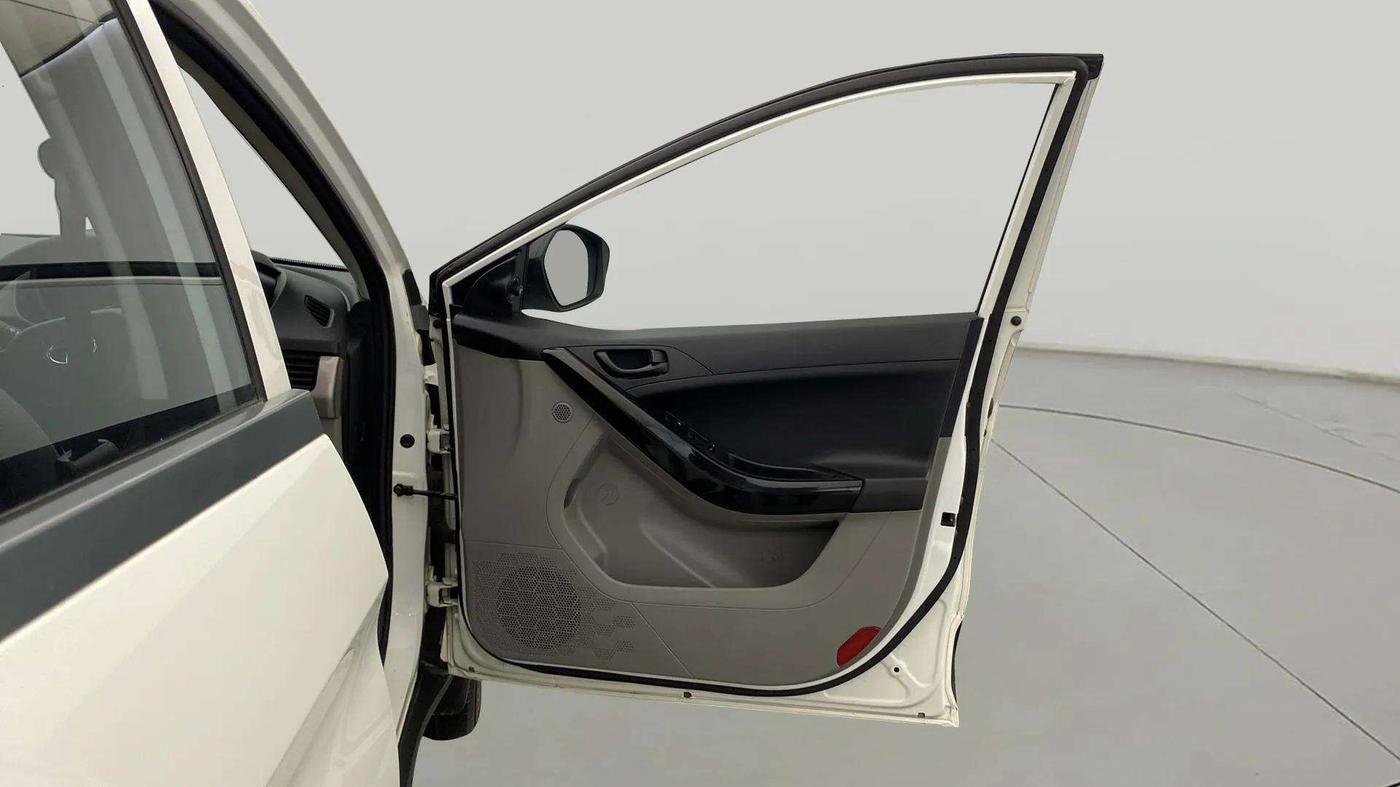 2019 Tata NEXON XMA PETROL, Petrol, Automatic, 31,625 km, RHS Front Door