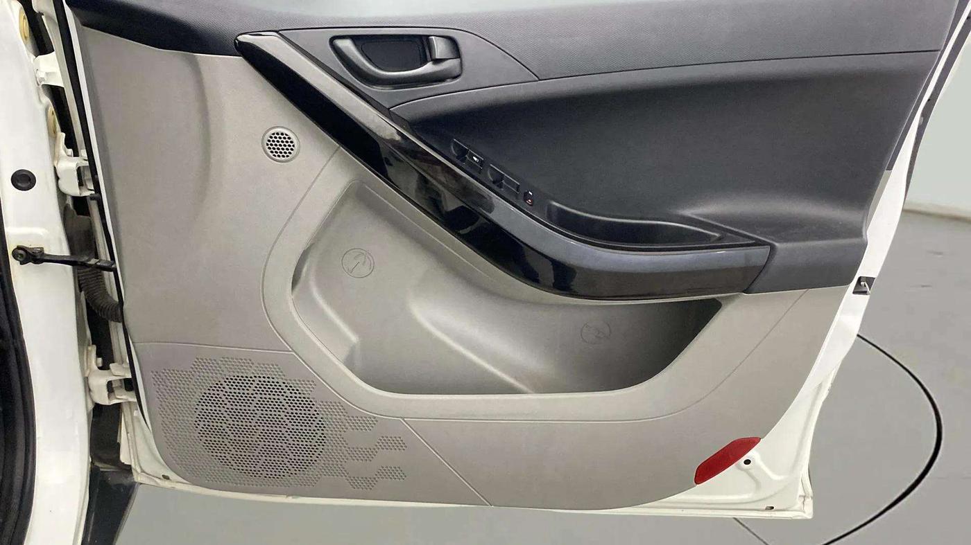 2019 Tata NEXON XMA PETROL, Petrol, Automatic, 31,625 km, Driver Side Door Panels Control