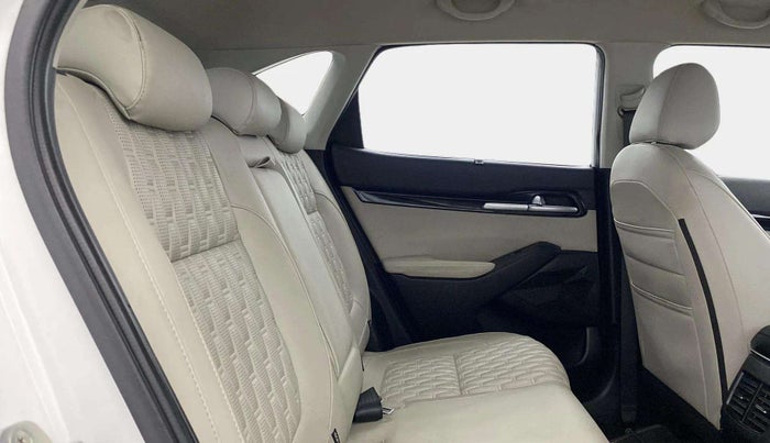 2019 KIA SELTOS HTX IVT 1.5 PETROL, Petrol, Automatic, 29,475 km, Right Side Rear Door Cabin