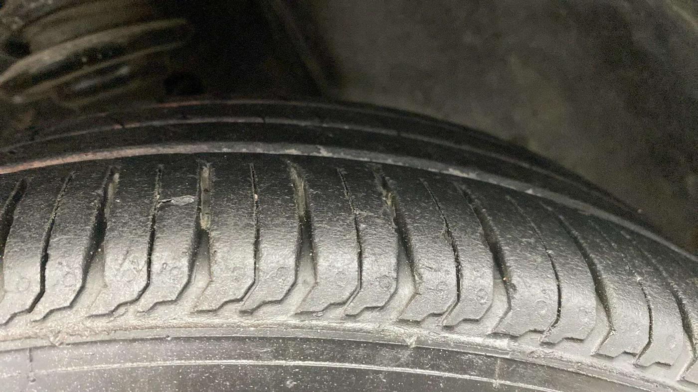 2018 Maruti IGNIS ZETA 1.2, CNG, Manual, 58,410 km, Right Front Tyre Tread