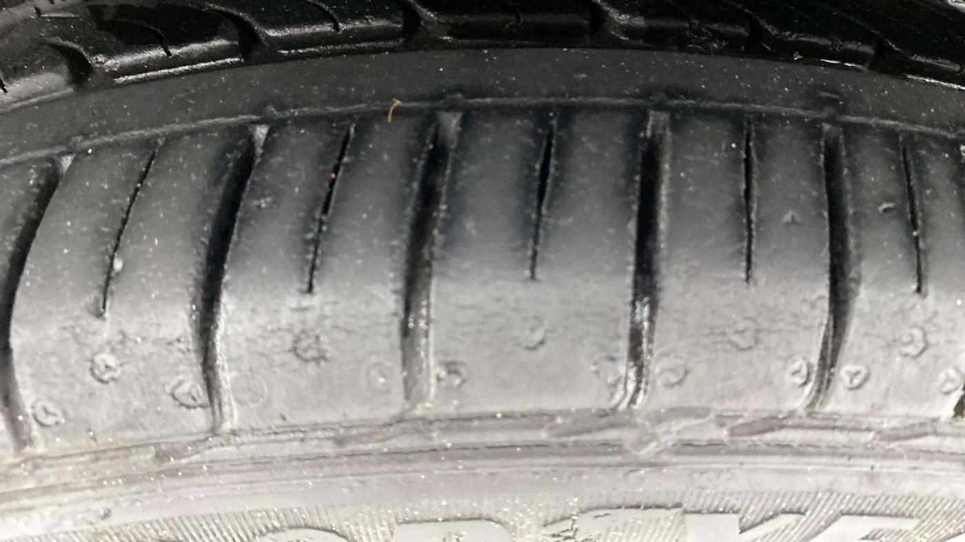 2020 Volkswagen Polo HIGHLINE PLUS 1.0L TSI AT, Petrol, Automatic, 34,401 km, Left Front Tyre Tread