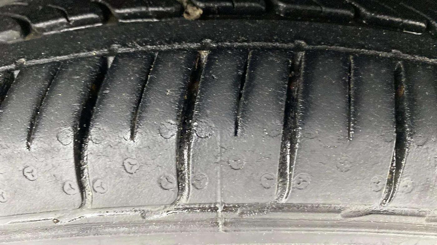 2020 Volkswagen Polo HIGHLINE PLUS 1.0L TSI AT, Petrol, Automatic, 34,401 km, Right Front Tyre Tread
