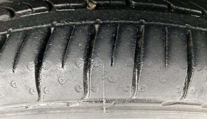 2020 Volkswagen Polo HIGHLINE PLUS 1.0L TSI AT, Petrol, Automatic, 33,776 km, Right Front Tyre Tread
