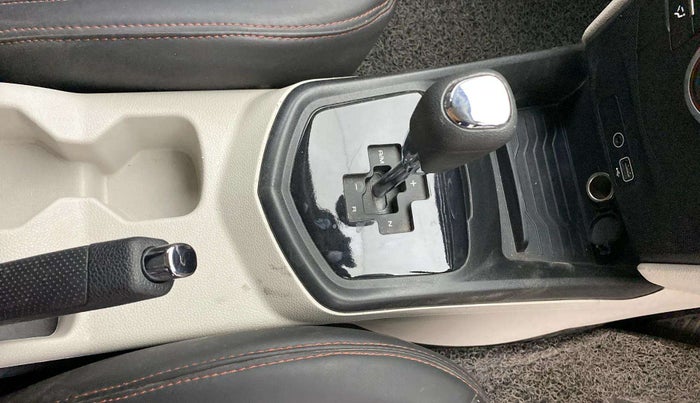 2022 Mahindra XUV300 W6 1.5 DIESEL AMT, Diesel, Automatic, 45,201 km, Gear Lever