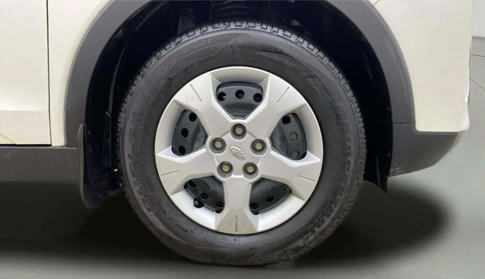 2022 Mahindra XUV300 W6 1.5 DIESEL AMT, Diesel, Automatic, 45,201 km, Right Front Wheel