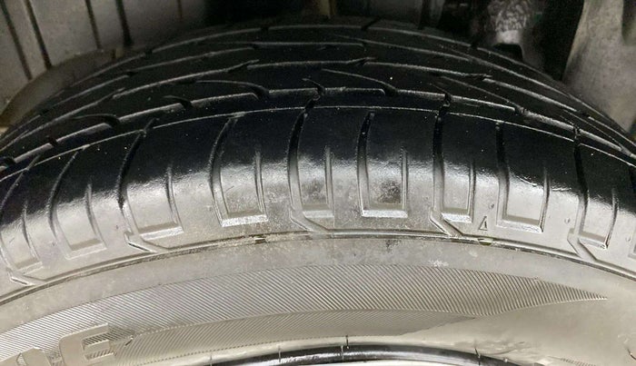 2022 Mahindra XUV300 W6 1.5 DIESEL AMT, Diesel, Automatic, 45,201 km, Right Rear Tyre Tread