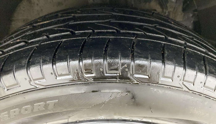 2022 Mahindra XUV300 W6 1.5 DIESEL AMT, Diesel, Automatic, 45,201 km, Right Front Tyre Tread