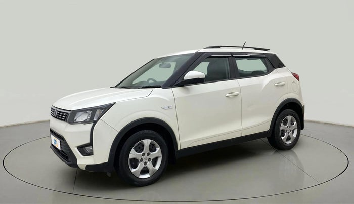 2022 Mahindra XUV300 W6 1.5 DIESEL AMT, Diesel, Automatic, 45,201 km, Left Front Diagonal