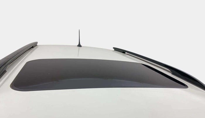 2022 Mahindra XUV300 W6 1.5 DIESEL AMT, Diesel, Automatic, 45,201 km, Moonroof/ Sunroof