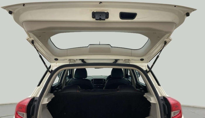 2022 Mahindra XUV300 W6 1.5 DIESEL AMT, Diesel, Automatic, 45,201 km, Boot Door Open
