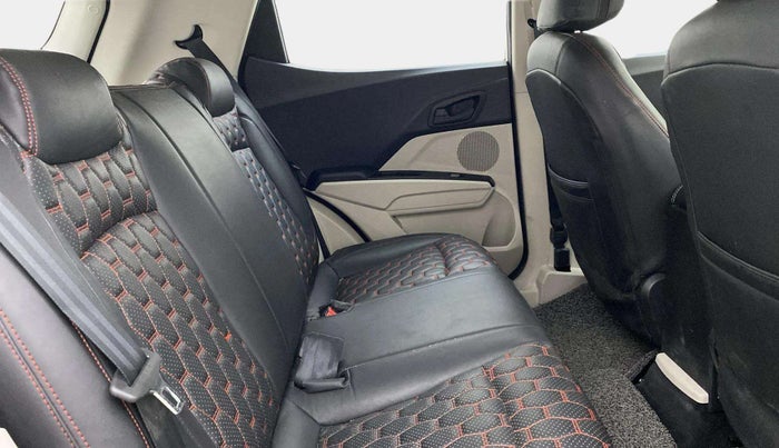 2022 Mahindra XUV300 W6 1.5 DIESEL AMT, Diesel, Automatic, 45,201 km, Right Side Rear Door Cabin