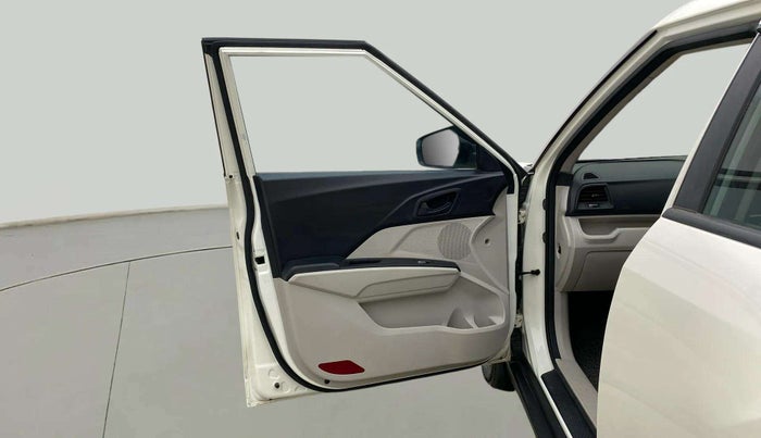 2022 Mahindra XUV300 W6 1.5 DIESEL AMT, Diesel, Automatic, 45,201 km, LHS Front Door