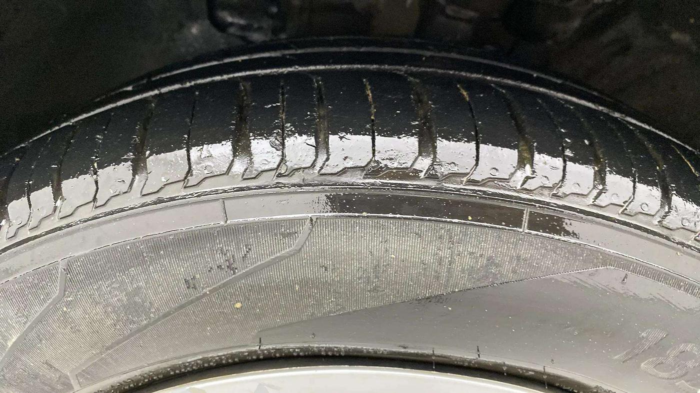 2019 Hyundai Verna 1.4 EX CRDI, Diesel, Manual, 77,301 km, Left Front Tyre Tread
