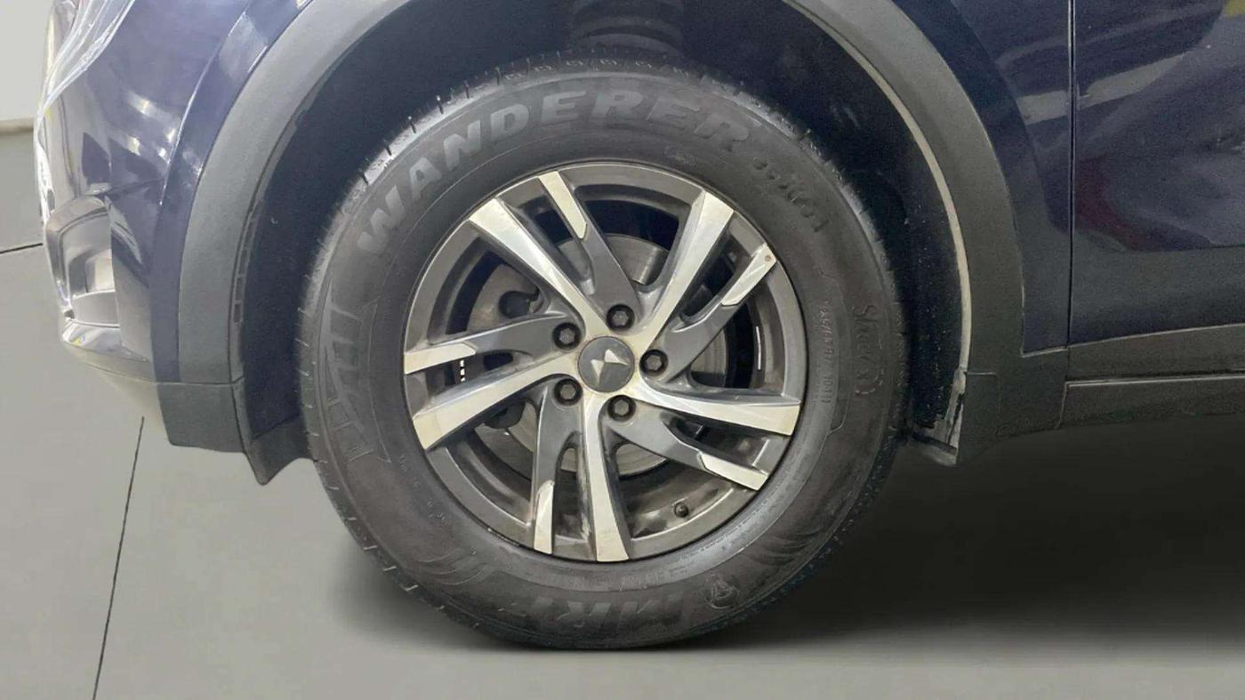 2022 Mahindra XUV700 AX 5 P AT 5 STR, Petrol, Automatic, 17,399 km, Left Front Wheel