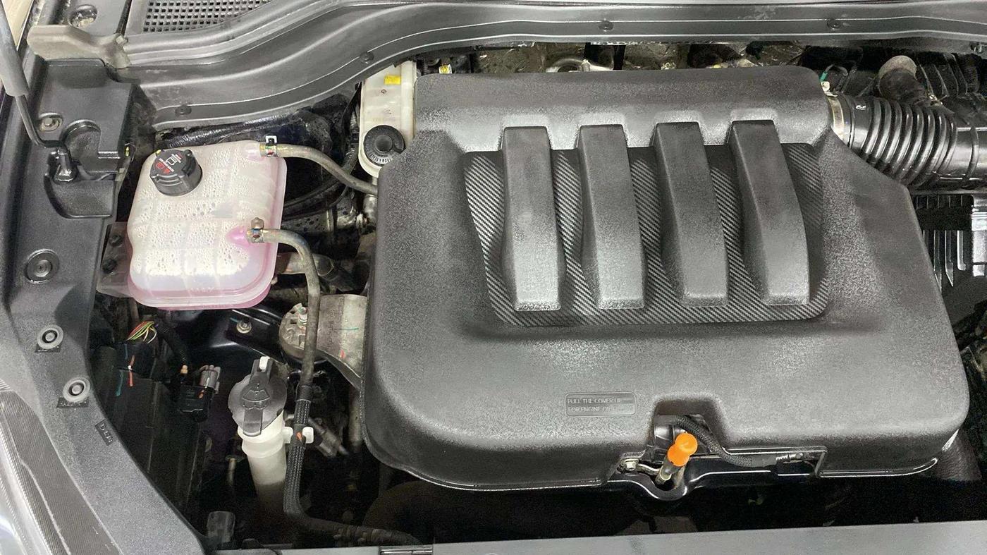 2022 Mahindra XUV700 AX 5 P AT 5 STR, Petrol, Automatic, 17,399 km, Engine View - Right