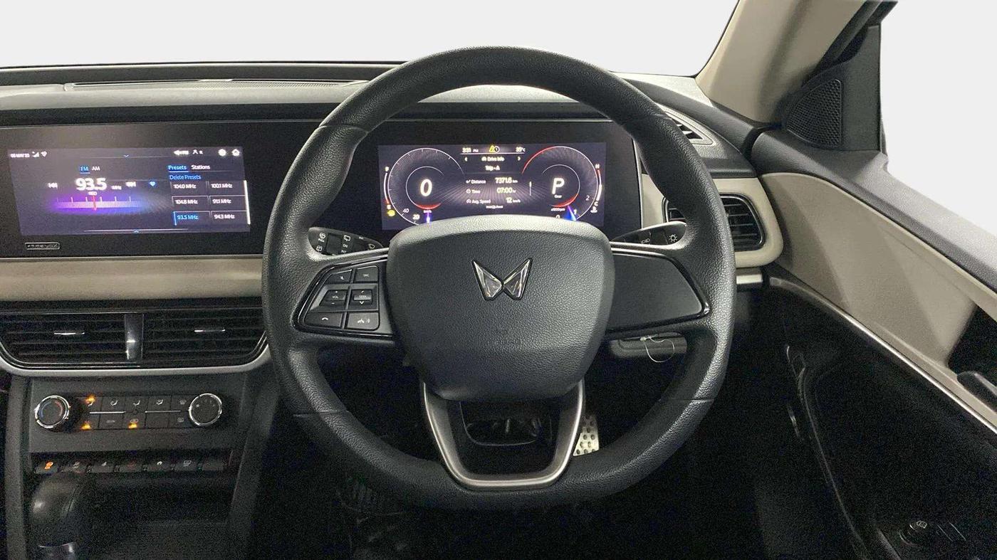 2022 Mahindra XUV700 AX 5 P AT 5 STR, Petrol, Automatic, 17,399 km, Steering Wheel Close Up
