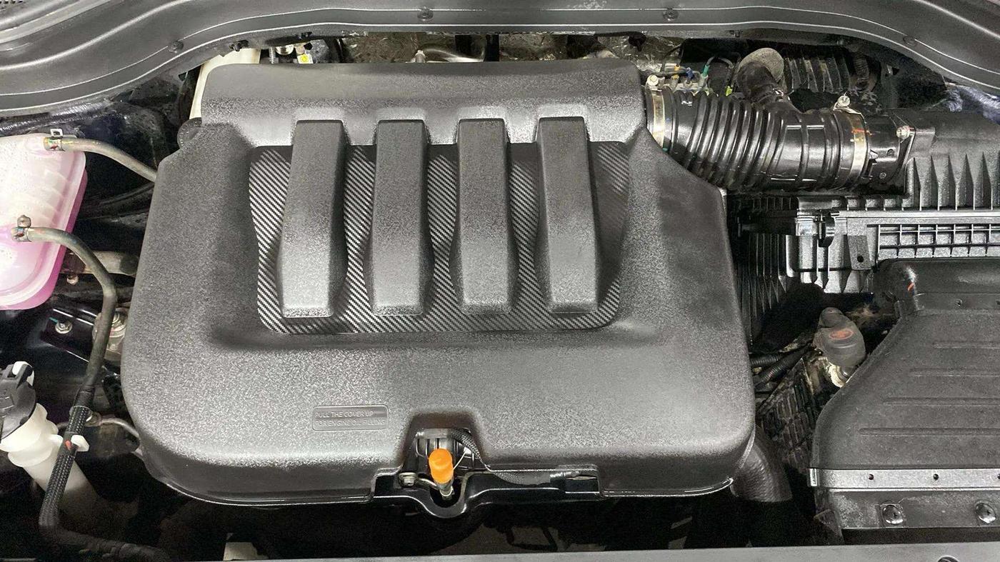 2022 Mahindra XUV700 AX 5 P AT 5 STR, Petrol, Automatic, 17,399 km, Engine View