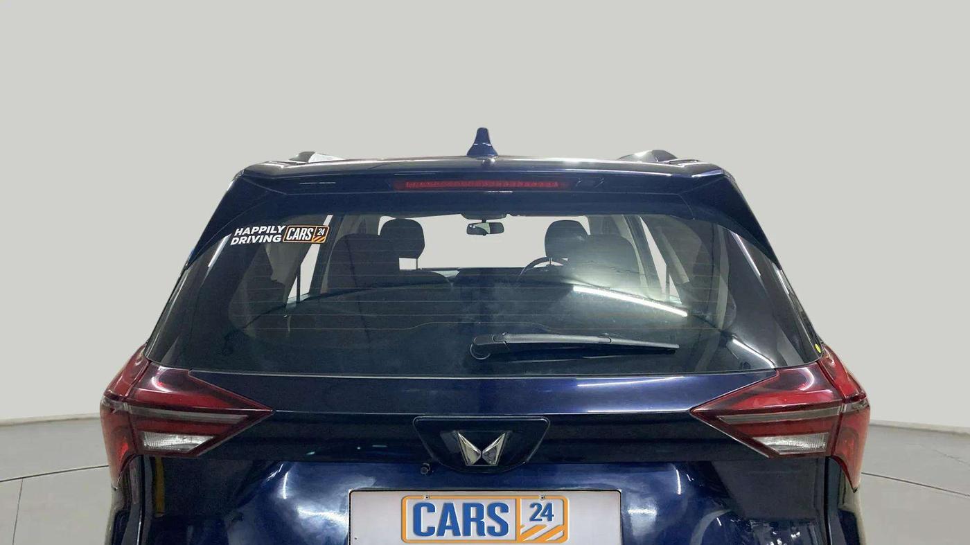 2022 Mahindra XUV700 AX 5 P AT 5 STR, Petrol, Automatic, 17,399 km, Rear Windshield