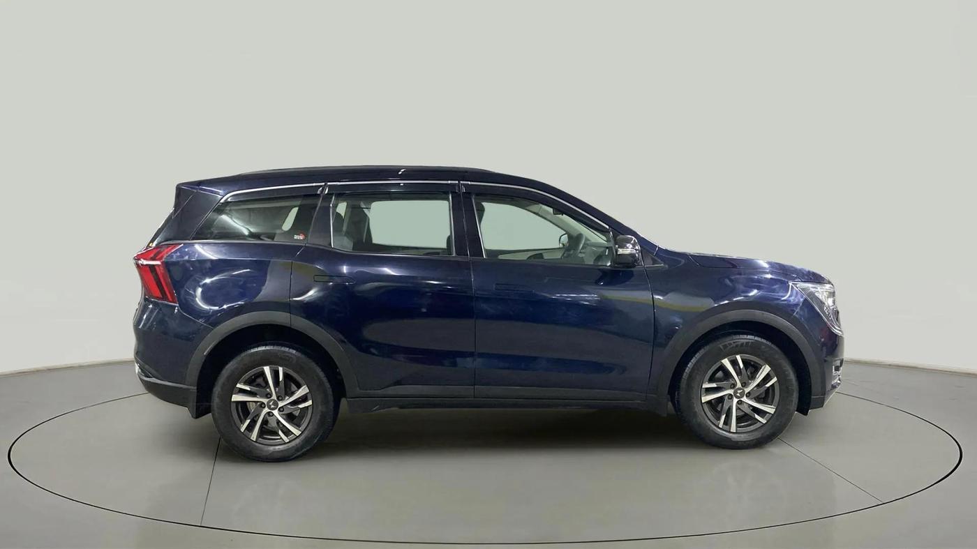 2022 Mahindra XUV700 AX 5 P AT 5 STR, Petrol, Automatic, 17,399 km, Right Side View