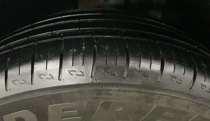 2022 Mahindra XUV700 AX 5 P AT 5 STR, Petrol, Automatic, 17,346 km, Left Front Tyre Tread