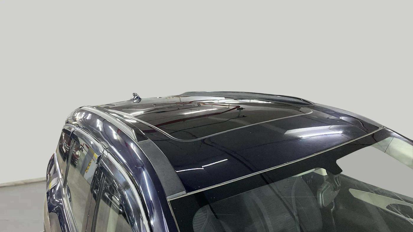 2022 Mahindra XUV700 AX 5 P AT 5 STR, Petrol, Automatic, 17,399 km, Roof