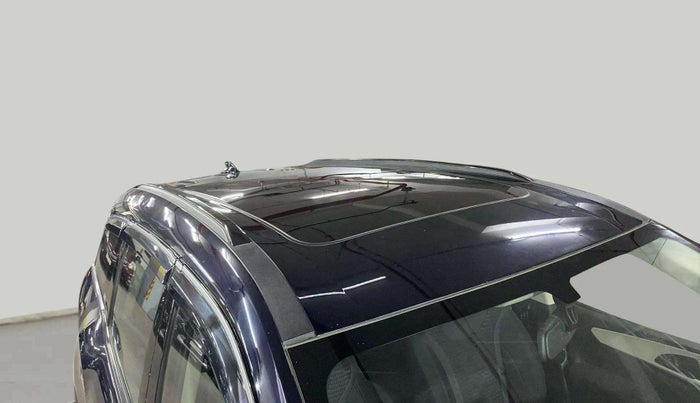 2022 Mahindra XUV700 AX 5 P AT 5 STR, Petrol, Automatic, 17,346 km, Roof