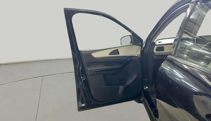 2022 Mahindra XUV700 AX 5 P AT 5 STR, Petrol, Automatic, 17,346 km, LHS Front Door
