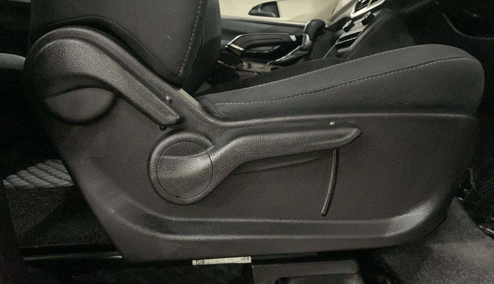 2022 Mahindra XUV700 AX 5 P AT 5 STR, Petrol, Automatic, 17,346 km, Driver Side Adjustment Panel