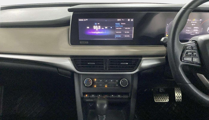 2022 Mahindra XUV700 AX 5 P AT 5 STR, Petrol, Automatic, 17,346 km, Air Conditioner