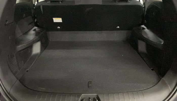 2022 Mahindra XUV700 AX 5 P AT 5 STR, Petrol, Automatic, 17,346 km, Boot Inside