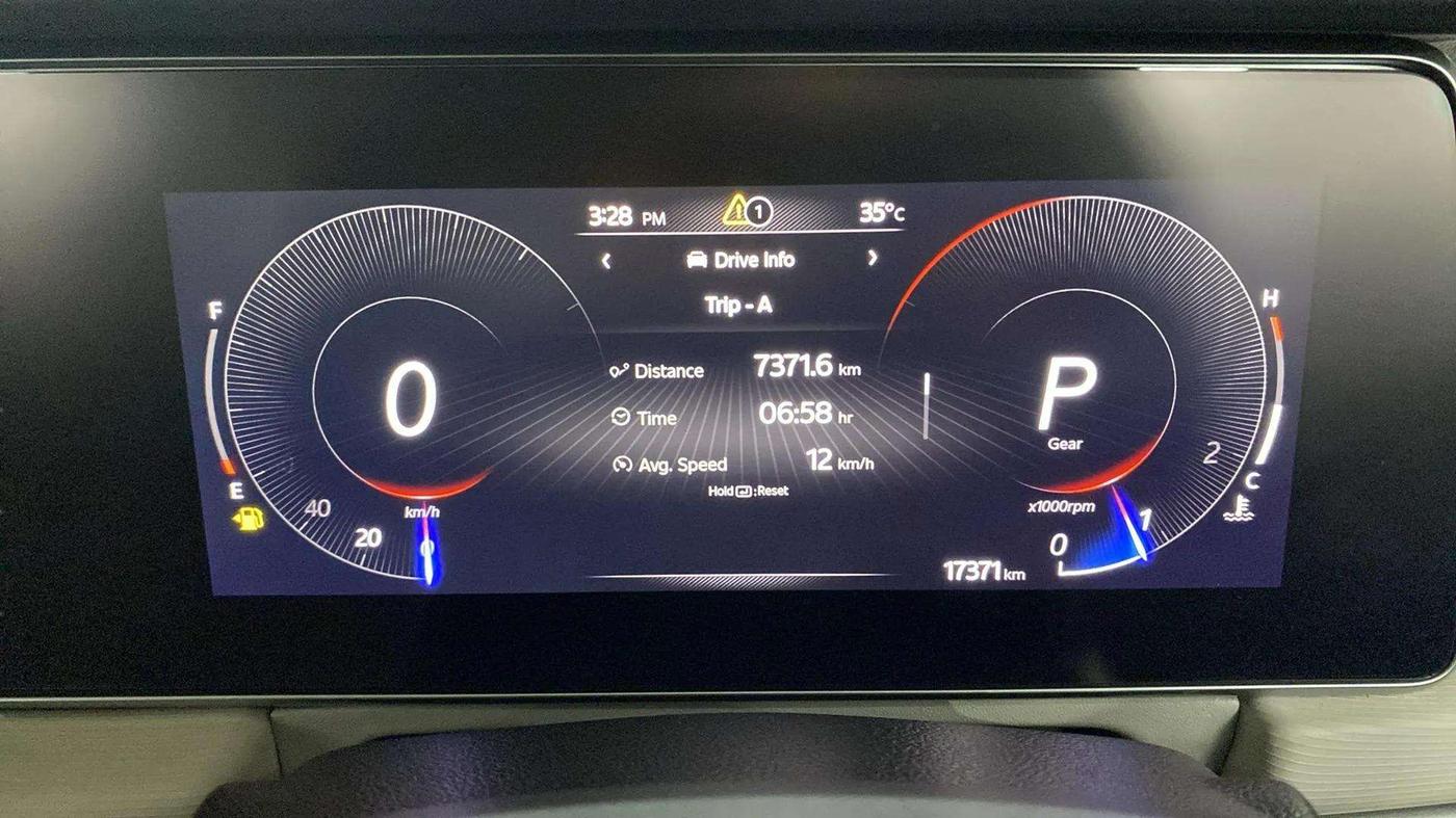 2022 Mahindra XUV700 AX 5 P AT 5 STR, Petrol, Automatic, 17,399 km, Odometer Image