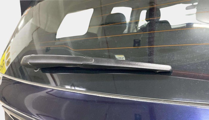 2022 Mahindra XUV700 AX 5 P AT 5 STR, Petrol, Automatic, 17,346 km, Rear Wiper