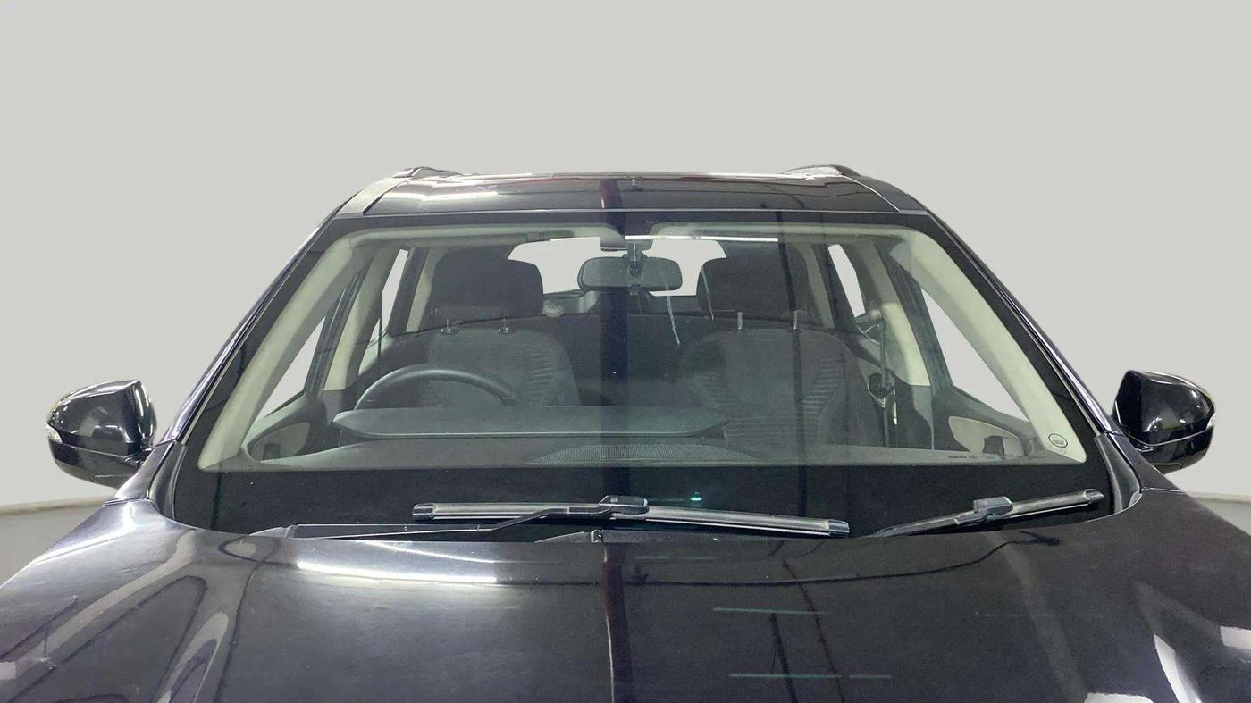 2022 Mahindra XUV700 AX 5 P AT 5 STR, Petrol, Automatic, 17,399 km, Front Windshield