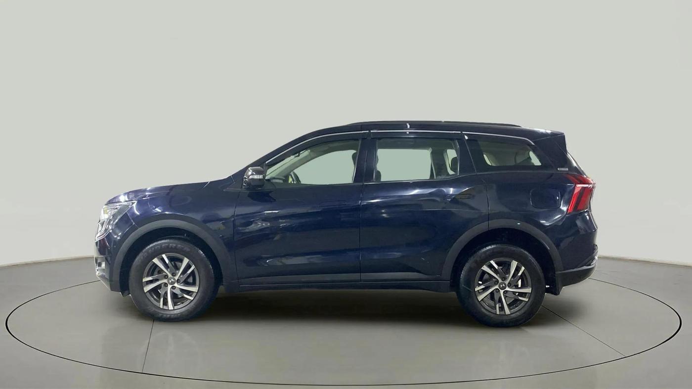 2022 Mahindra XUV700 AX 5 P AT 5 STR, Petrol, Automatic, 17,399 km, Left Side
