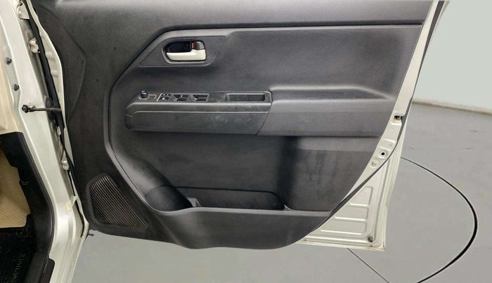 2019 Maruti New Wagon-R VXI 1.2, Petrol, Manual, 94,238 km, Driver Side Door Panels Control