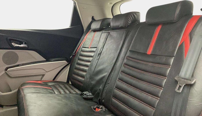 2021 Mahindra XUV300 W8 1.2 PETROL, Petrol, Manual, 75,255 km, Right Side Rear Door Cabin