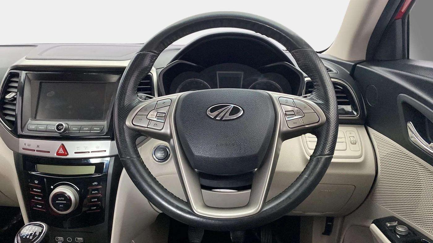2021 Mahindra XUV300 W8 1.2 PETROL, Petrol, Manual, 75,300 km, Steering Wheel Close Up
