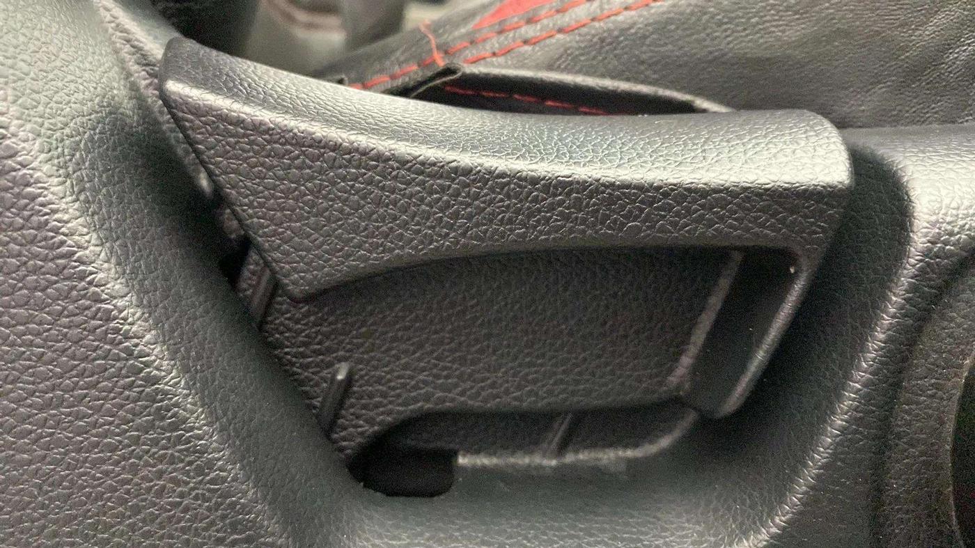 2021 Mahindra XUV300 W8 1.2 PETROL, Petrol, Manual, 75,300 km, Driver Side Adjustment Panel