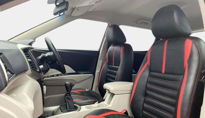 2021 Mahindra XUV300 W8 1.2 PETROL, Petrol, Manual, 75,255 km, Right Side Front Door Cabin