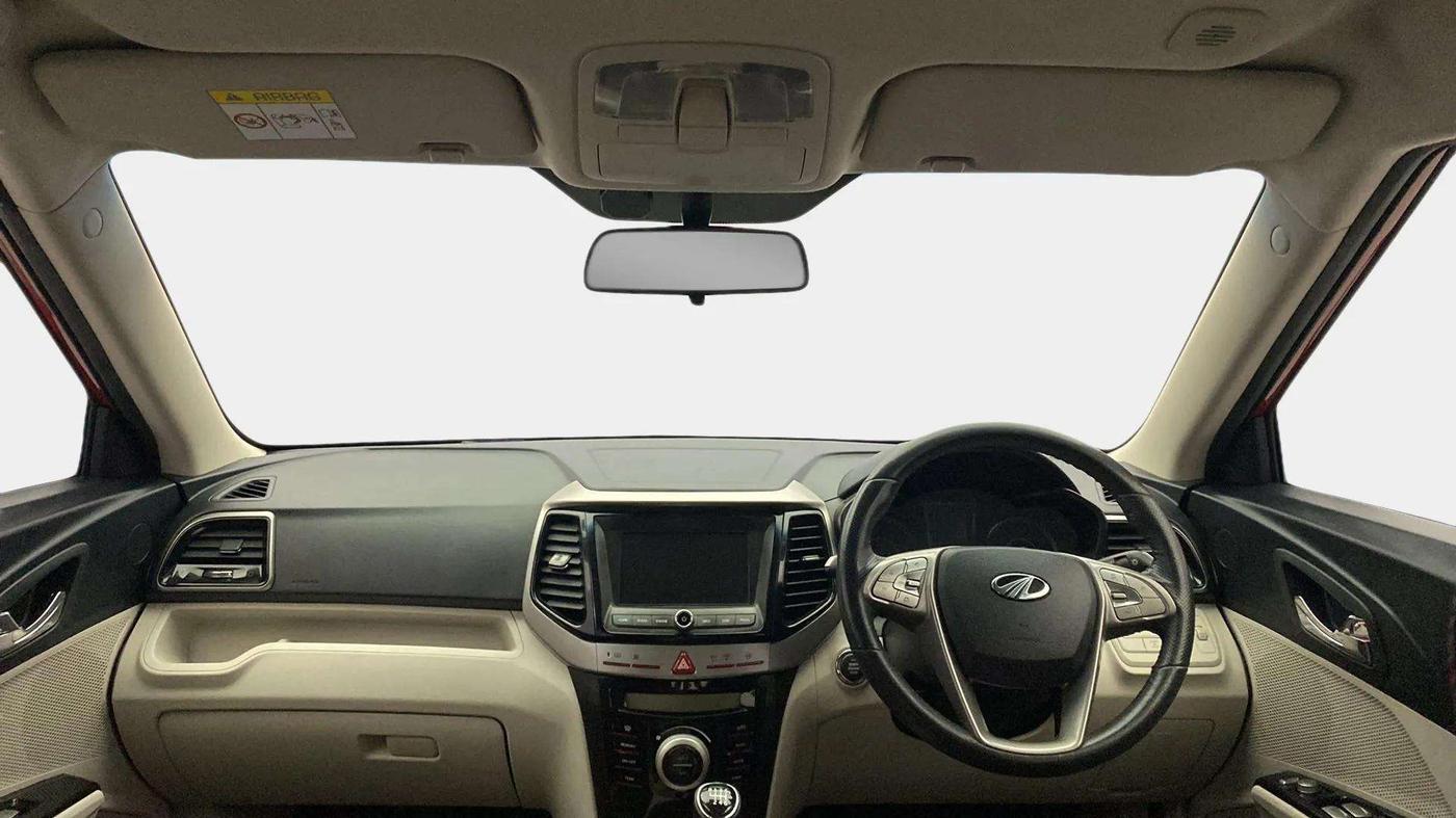 2021 Mahindra XUV300 W8 1.2 PETROL, Petrol, Manual, 75,300 km, Dashboard