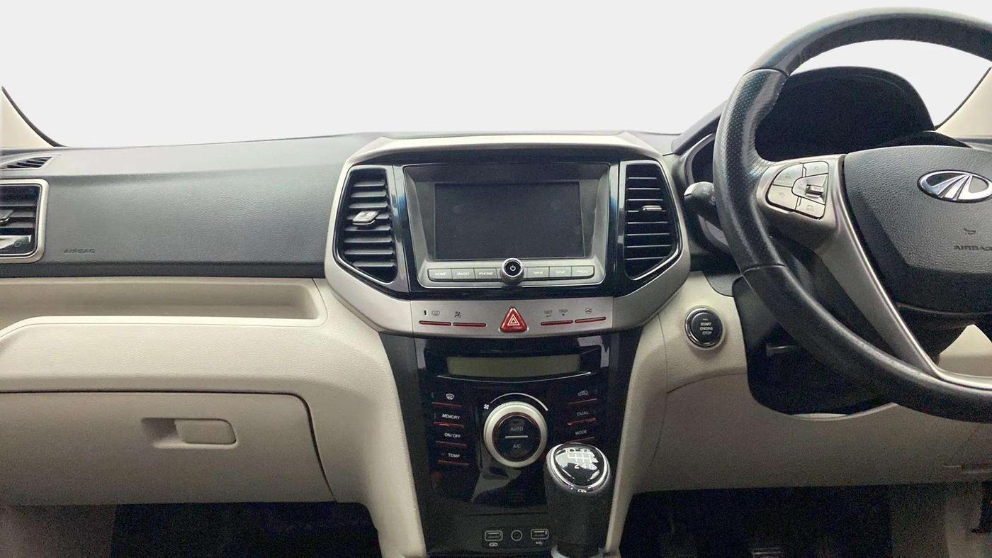 2021 Mahindra XUV300 W8 1.2 PETROL, Petrol, Manual, 75,300 km, Air Conditioner